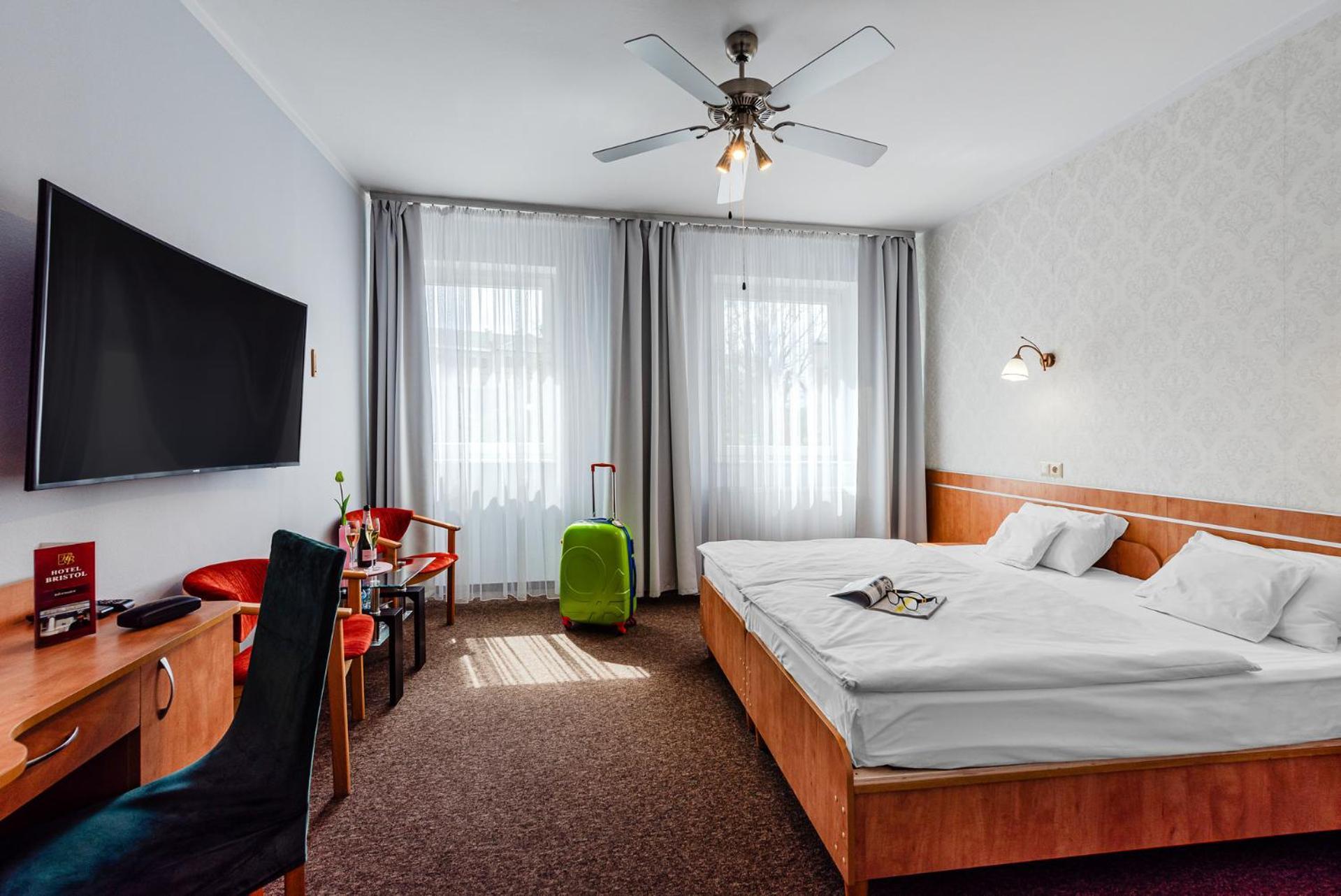 Hotel Bristol Κίελτσε Εξωτερικό φωτογραφία