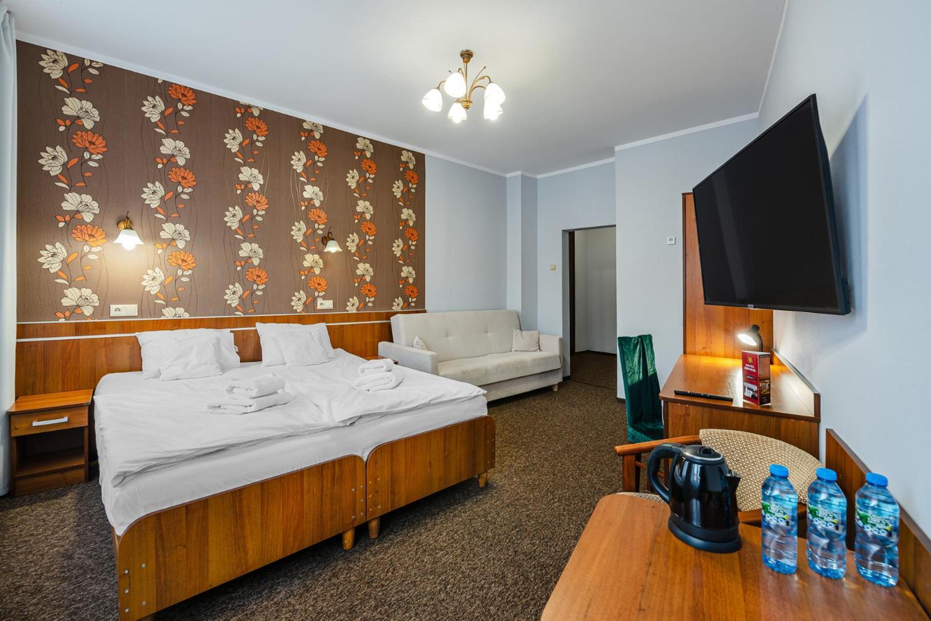 Hotel Bristol Κίελτσε Εξωτερικό φωτογραφία