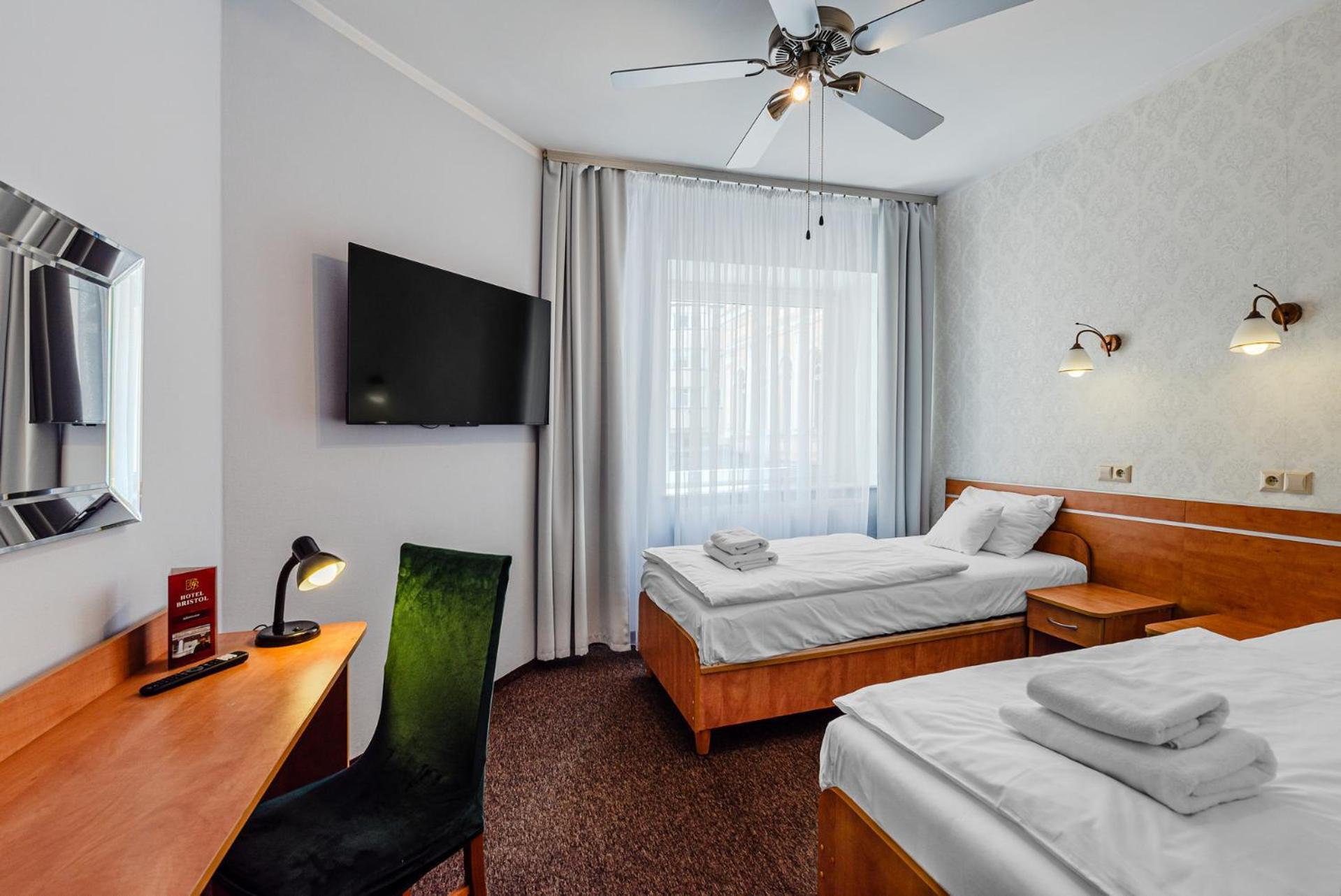 Hotel Bristol Κίελτσε Εξωτερικό φωτογραφία