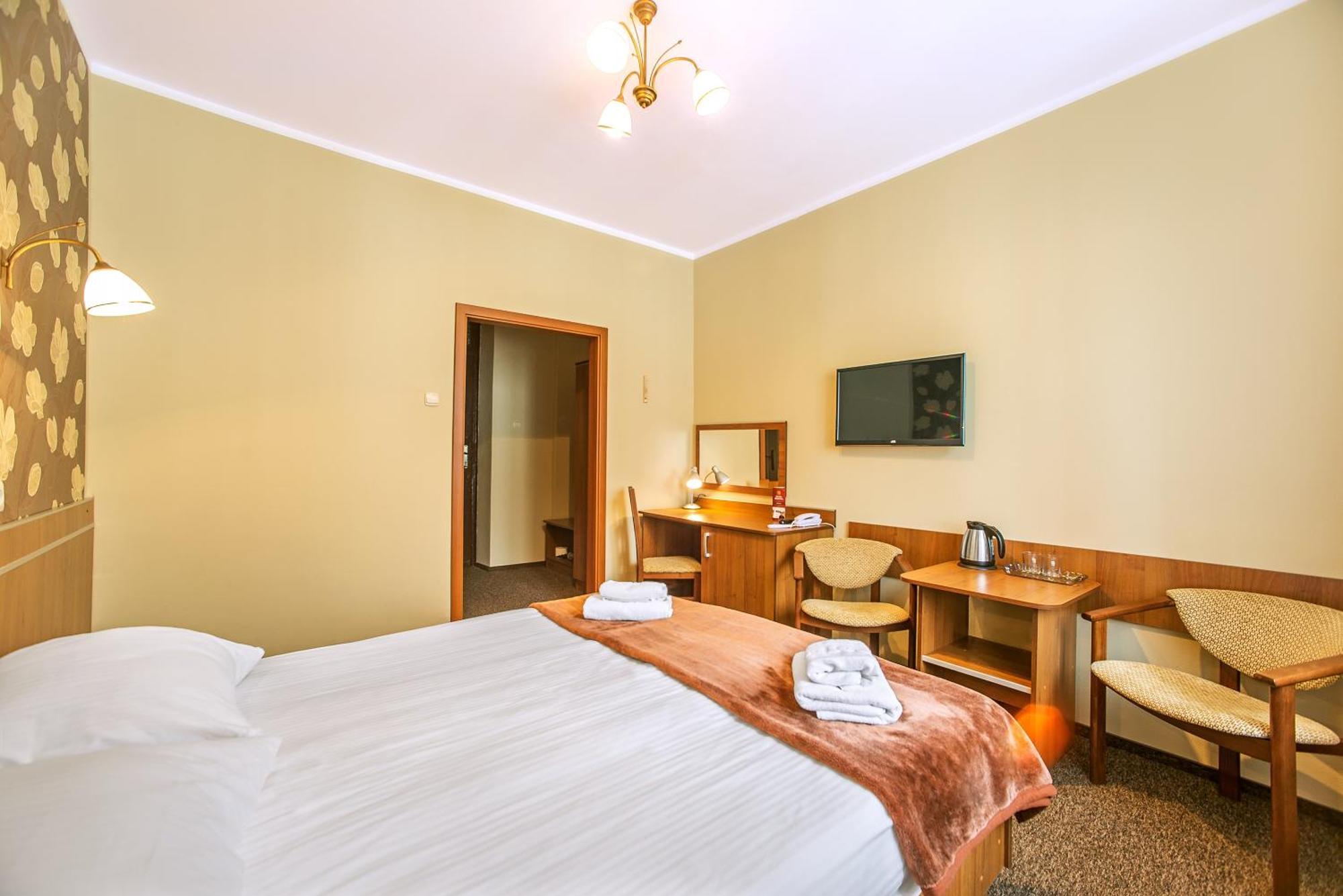 Hotel Bristol Κίελτσε Εξωτερικό φωτογραφία